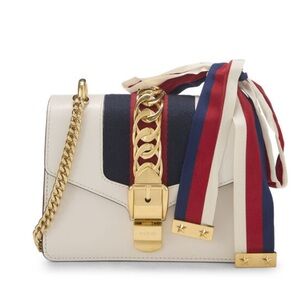 ✨💎GORGEOUS💎✨ GUCCI Sylvie chain crossbody w/ COA, Dustbag & GWP.